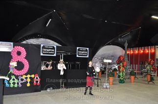 Эйфелева башня из шаров (~5,5 метров)