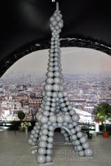 Эйфелева башня из шаров (~5,5 метров)