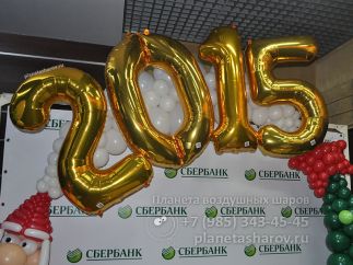 Украшение новогодними воздушными шарами