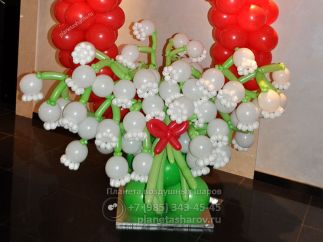 Оформление офиса шарами на 8 марта