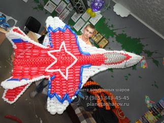 Большой самолет из шаров на 9 мая Большой самолет из шаров на 9 мая