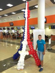 Эйфелева башня из шаров для акции Эйфелева башня из шаров для акции