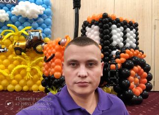 Трактор для оформления агро выставки Трактор для оформления агро выставки