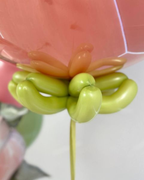 Цветочный фонтан из шаров