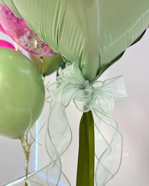 Композиция из шаров на 8 марта