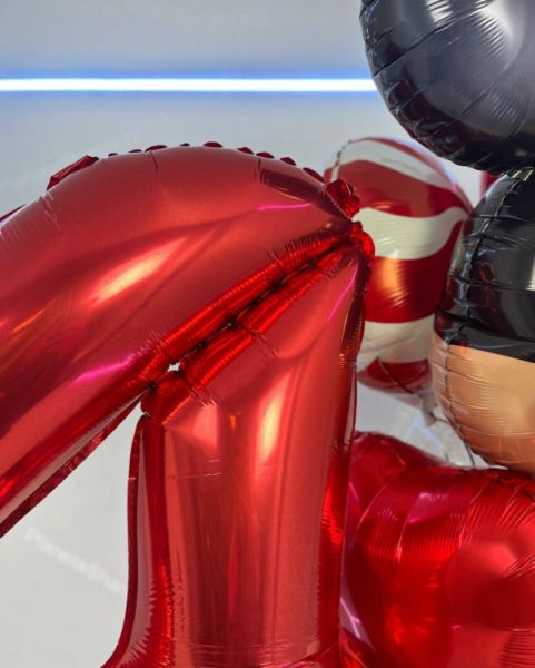 Фонтан из шариков с микки маусом