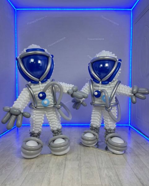 Летчик-космонавт из шариков