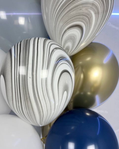 Фонтан черно-белый с вкраплениями