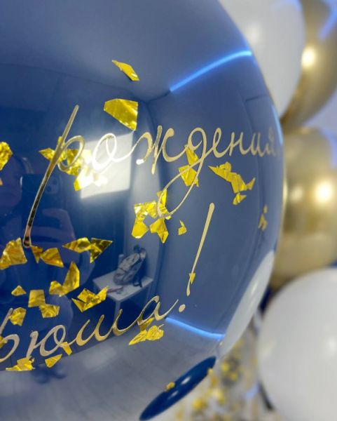 Фонтан футбольных шаров