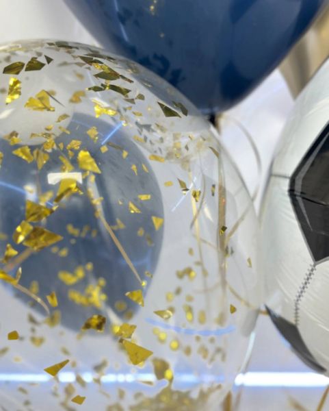 Фонтан футбольных шаров