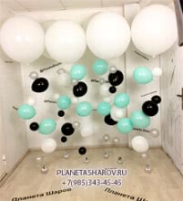 Композиция из бирюзовых шаров