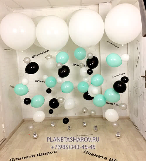 Композиция из бирюзовых шаров