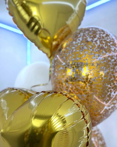 Композиция из золотых шаров