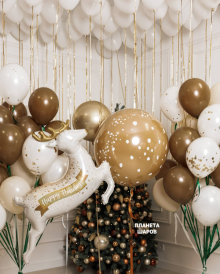 Олень из шаров