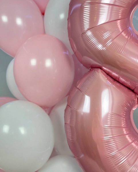 Фонтан с фольгированной цифрой