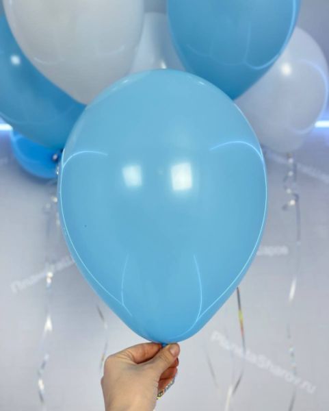 Бело-голубые воздушные шары