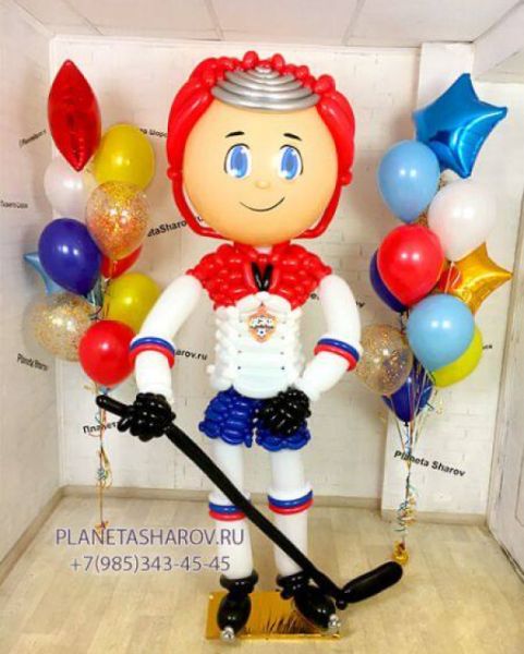 Хоккеист ЦСКА с клюшкой