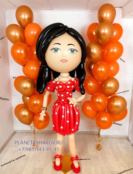 Жгучая брюнетка