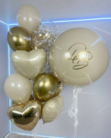 Золотой свадебный фонтан из шаров