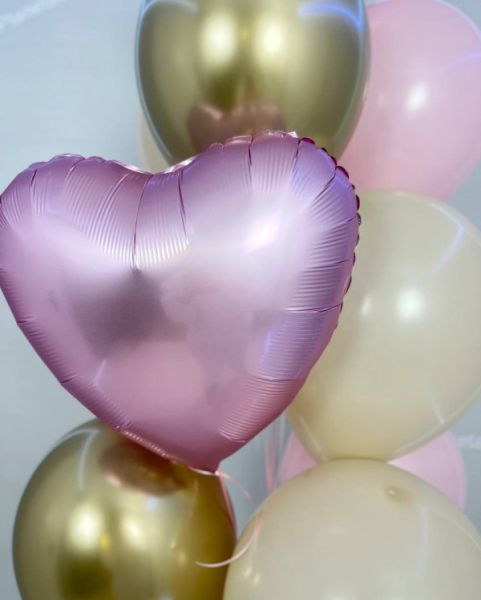 Нежный фонтан из шаров