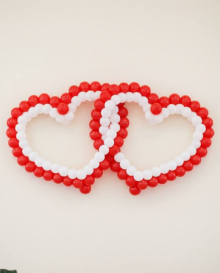 Двойные изящные сердца из шаров