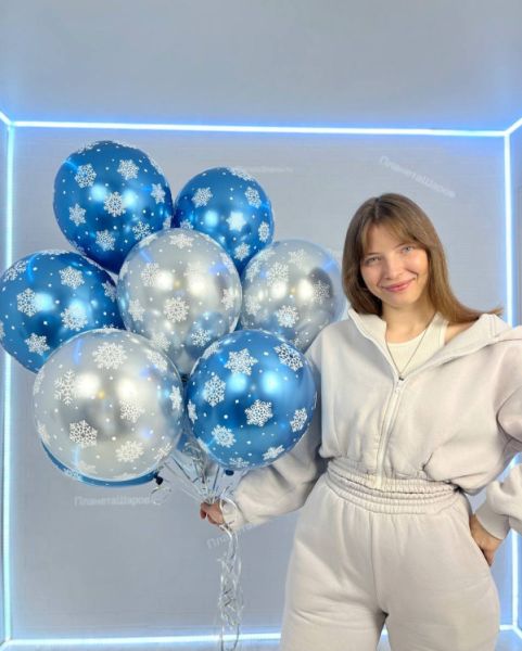 Фонтан с хромированными снежинками