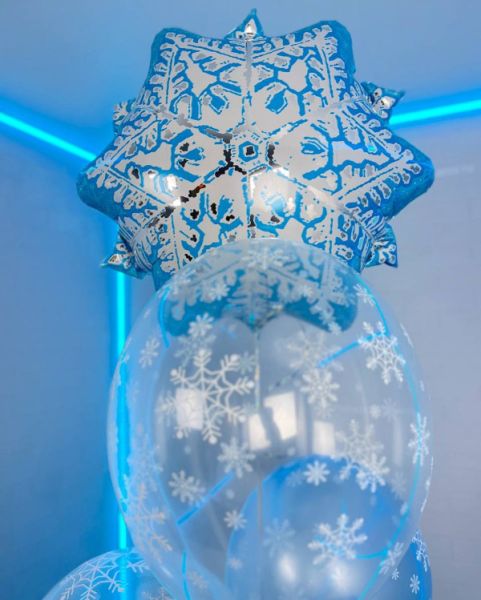 Олаф со снежинками