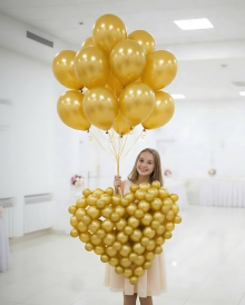 Запуск большого сердца из шаров