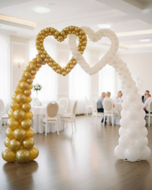 Свадебная арка с сердцами из шаров