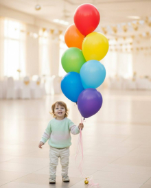 Воздушные шары в цветах радуги