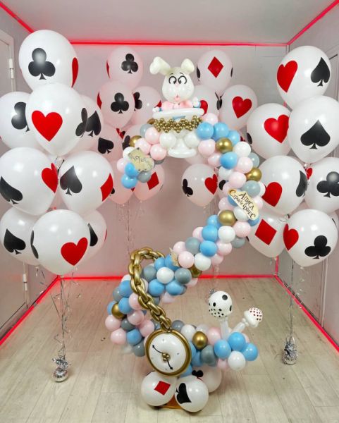 Цифра в стиле Алиса в стране чудес