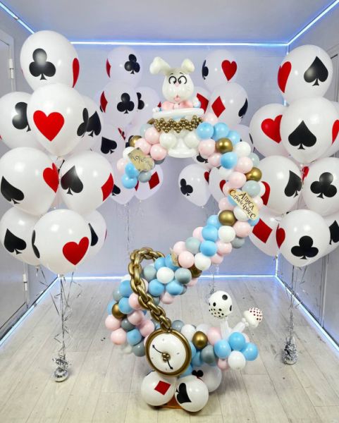 Цифра в стиле Алиса в стране чудес