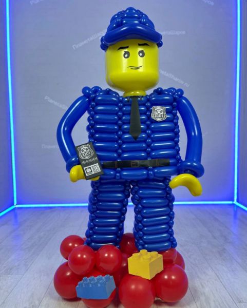 Фигурка полицейского