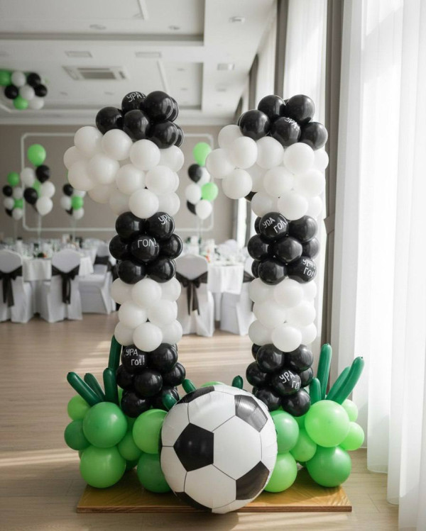 Цифры из шаров на футбольную тематику