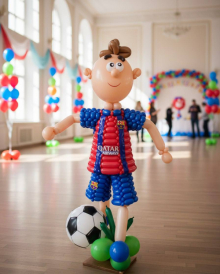 Фигура из шаров футболист Барселона