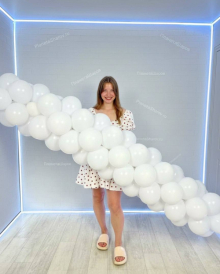 Белая гирлянда из шаров