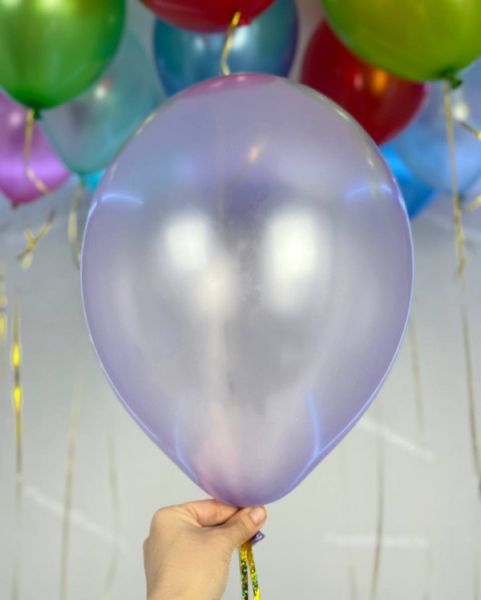 Красивое сочетание шаров металлик ассорти под потолок