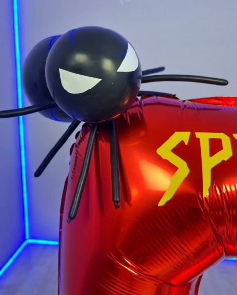 Композиция из шаров со спайдерменом