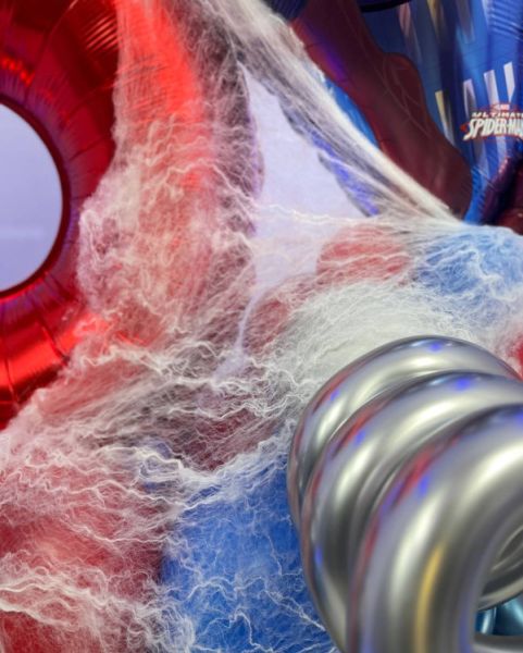 Композиция из шаров со спайдерменом