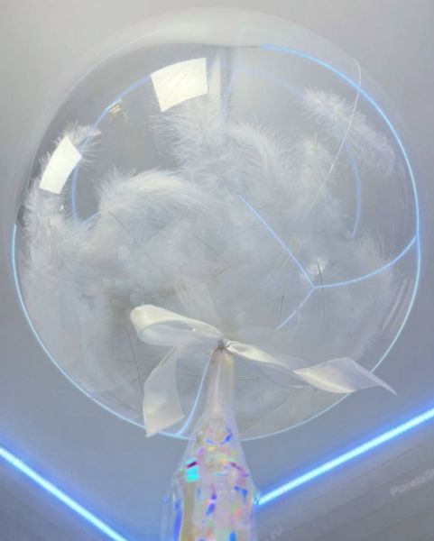 Баблс с белыми перьями