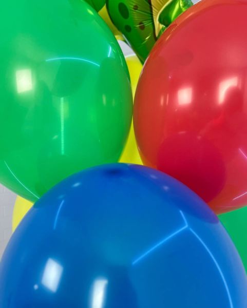 Фонтан с зеленым динозавром