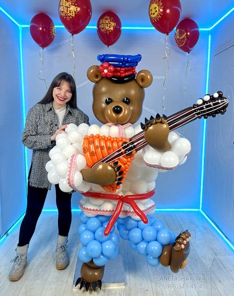 Медведь с балалайкой