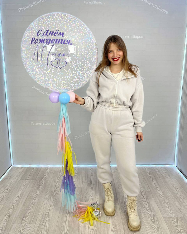 Большой шар с нежными конфетти и гирляндами