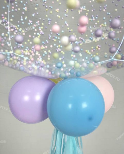 Большой шар с нежными конфетти и гирляндами