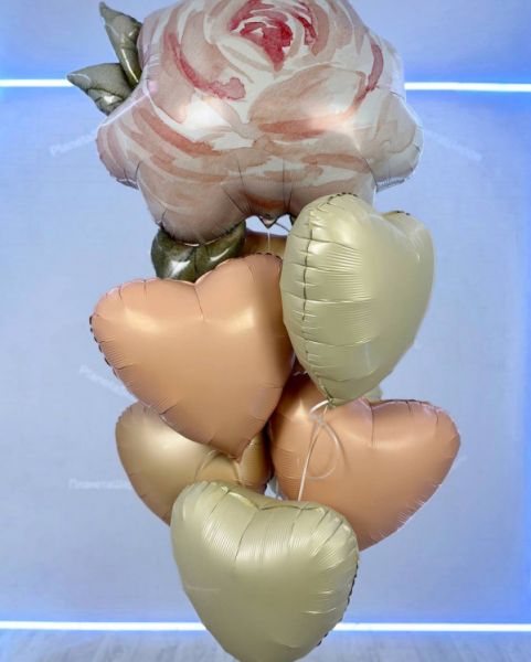 Акварельная роза с сердцами