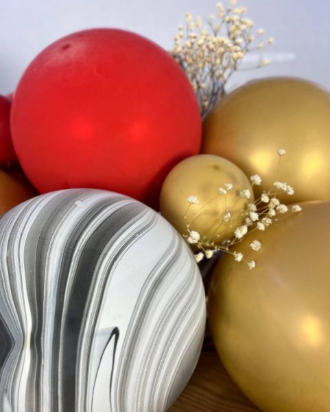 Красно-золотой огромный букет