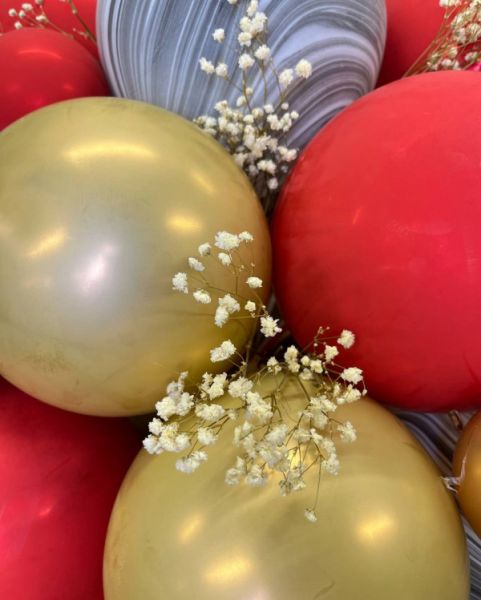 Красно-золотой огромный букет