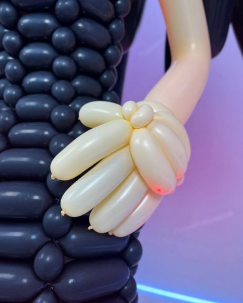 Девушка из шаров