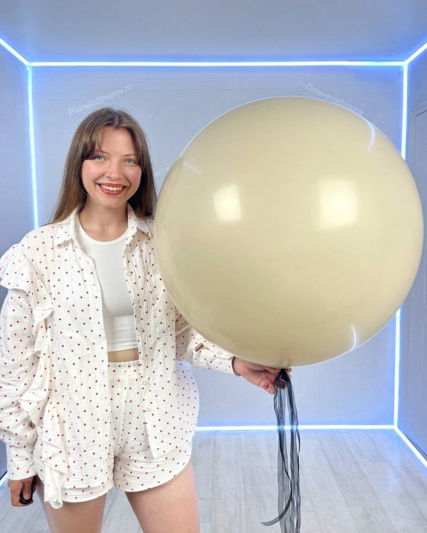 Большой бежевый шар