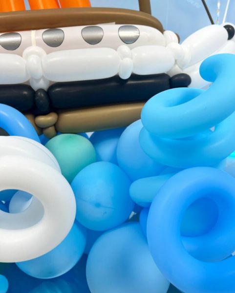 Титаник из воздушных шаров